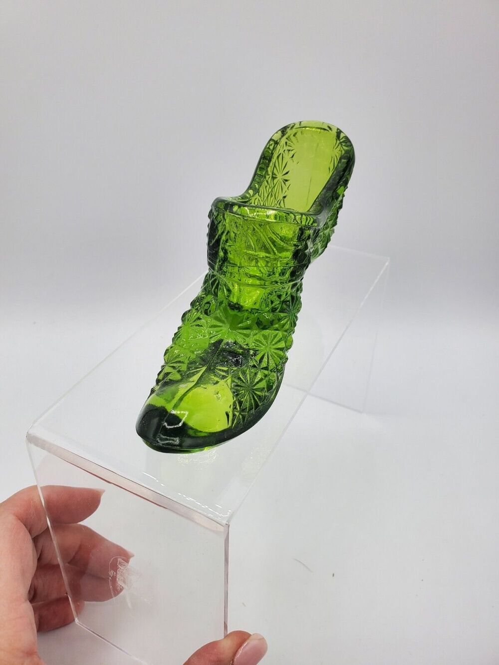 L.E. Smith Daisy and Button Green Glass Slipper Shoe 6 Inch Long